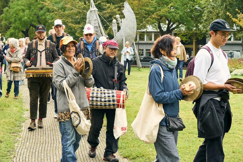 Muze-van-Zuid-2025_Muziekwandeling_Global-Gongs-Collectief_Artzuid©️Kenny-Nagelkerke