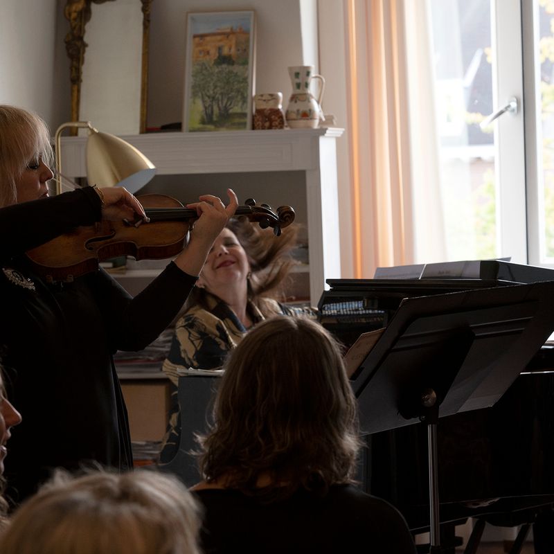 Muze-van-Zuid-2025-huisconcert_Birthe-Blom_Mirsa-Adami ©ElisabethMelchior_041s